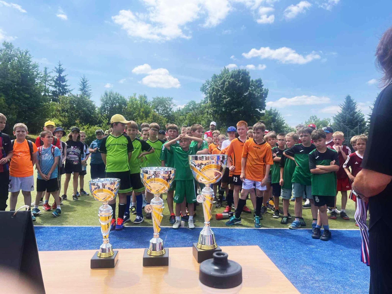 Kneslova triumfuje ve fotbale!