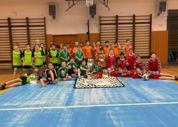 Stříbrná radost na Vánočním turnaji: Naši fotbalisté zářili!